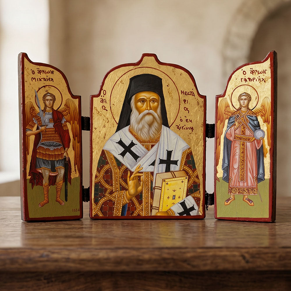 Icoană Bizantină Triptic – Sfântul Nectarie, Arhanghelul Mihail și Arhanghelul Gavriil – Lemn Masiv, Foiță de Aur (24 x 31 cm)